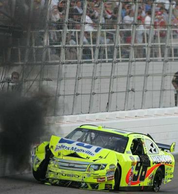 PAUL MENARD " ROMPE EL COCHE EN UNA CARRERA DE LA NASCAR "