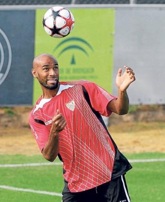 FRÉDERIC KANOUTÉ DEL SEVILLA " EL DELANTERO DEBE ESPERAR SU MOMENTO "