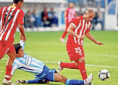 HERNAN DARIO BERNARDELLO DEL ALMERIA " SE HACE DUEÑO DEL CENTRO DEL CAMPO DE LA LIGA DE LAS ESTRELLAS "