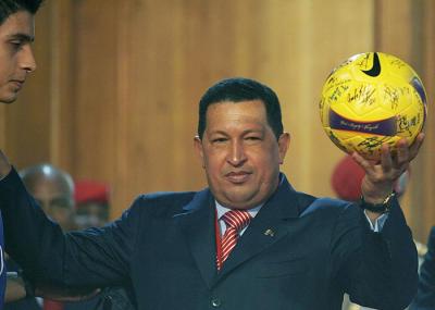 HUGO CHÁVEZ PRESIDENTE DE VENEZUELA " QUIERE SUPRIMIR EL GOLF POR BURGUÉS EN EL SIGLO XXI "