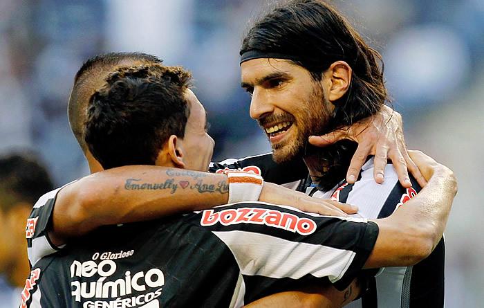 SEBASTIAN ABREU DEL BOTAFOGO " EL LOCO ABREU CON SUS GOLES EN BRASIL HACE QUE SU EQUIPO SEA LIDER "